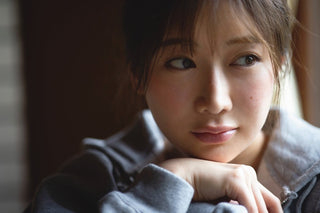 新海まき 1st写真集「刻に咲く」オンランサイン会 - Cupick.jp